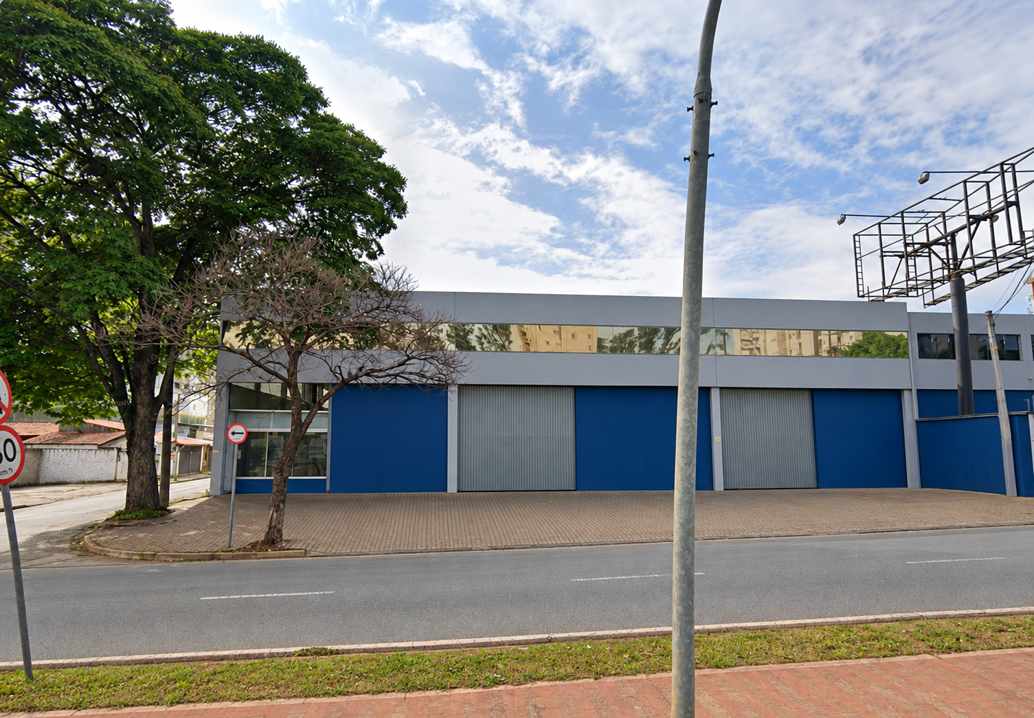 Galpão / prédio comercial de esquina à venda na Av. Luiz Mendes de Almeida — imagem 2