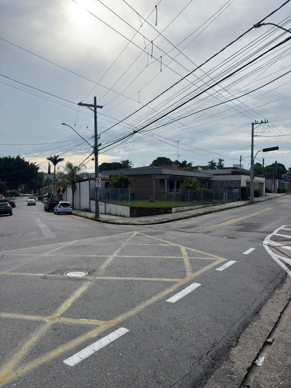 Salão comercial de esquina para locação no Jardim América — imagem 3