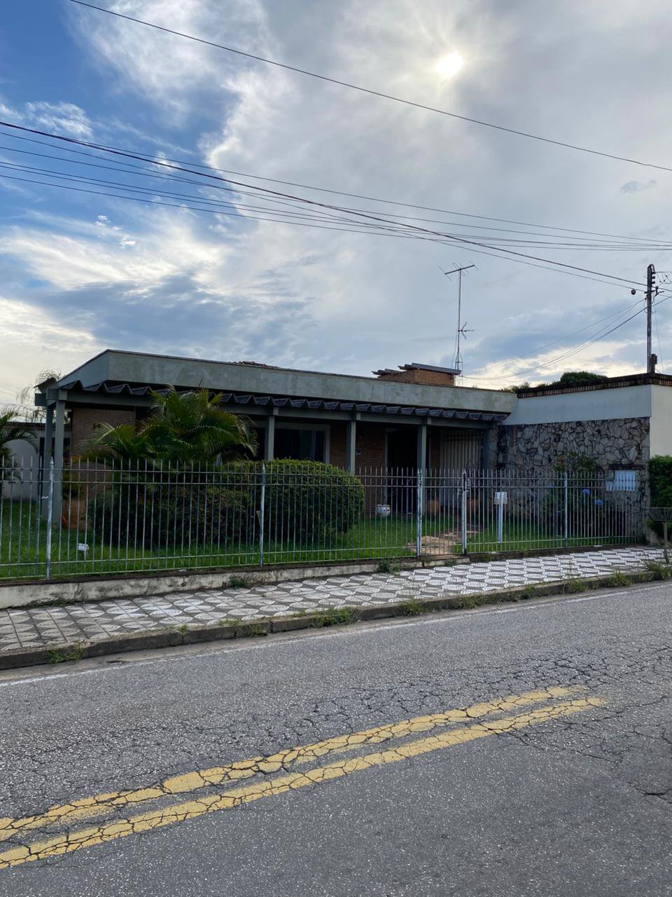Salão comercial de esquina para locação no Jardim América — imagem 2