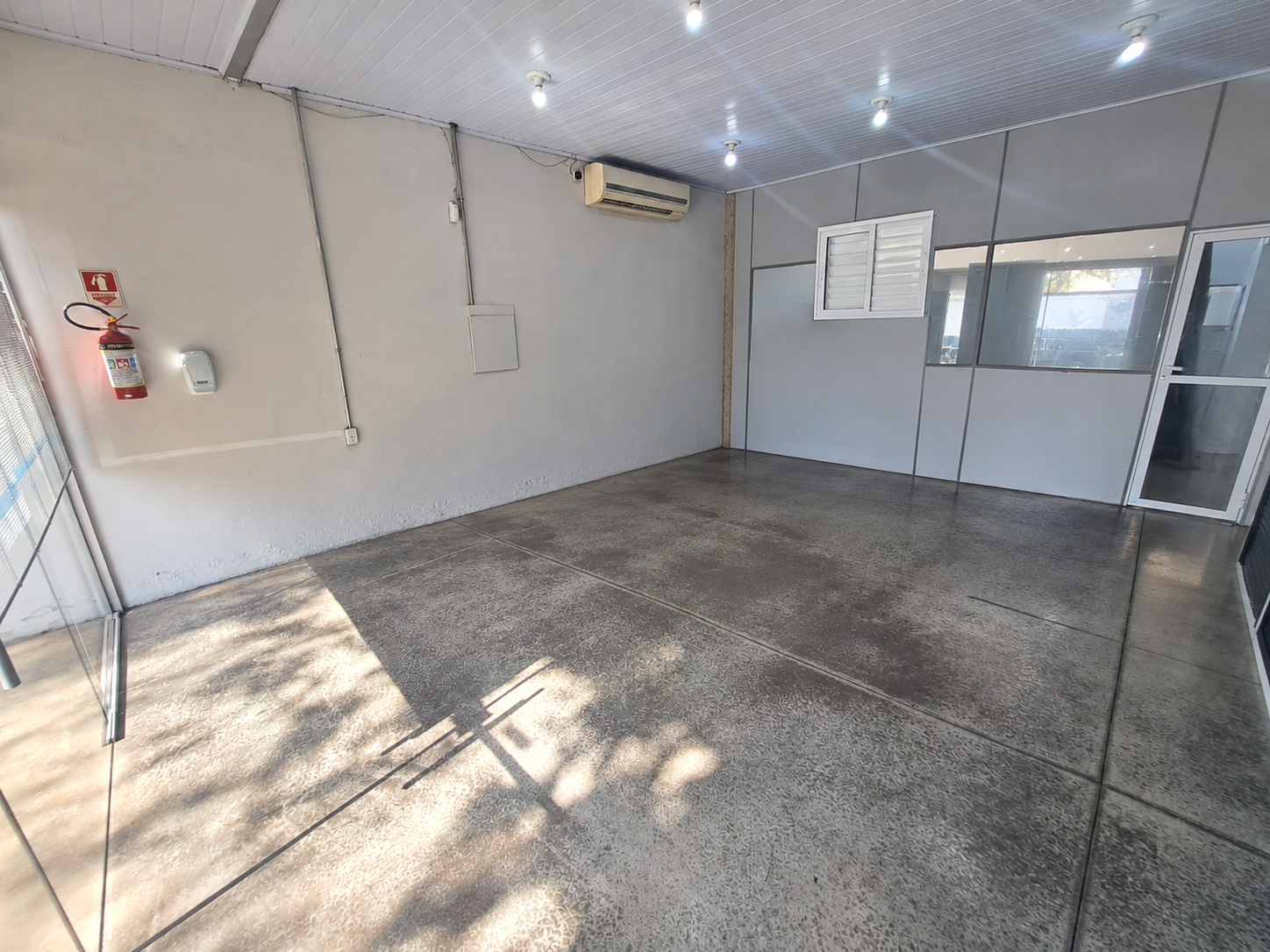 Galpão / prédio comercial de esquina à venda na Av. Luiz Mendes de Almeida — imagem 3