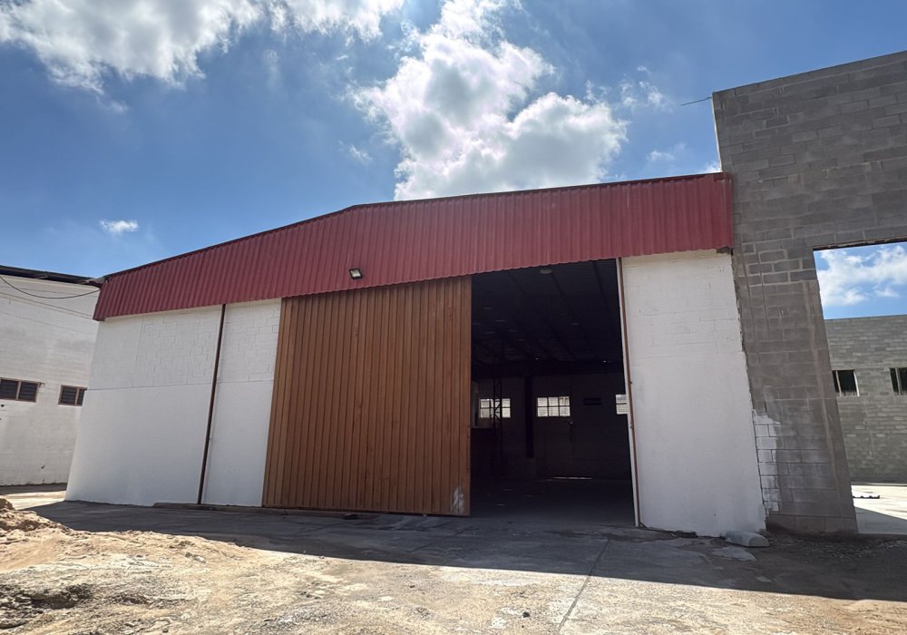 Galpão 04 em condomínio com 400 m² na Zona Industrial de Sorocaba