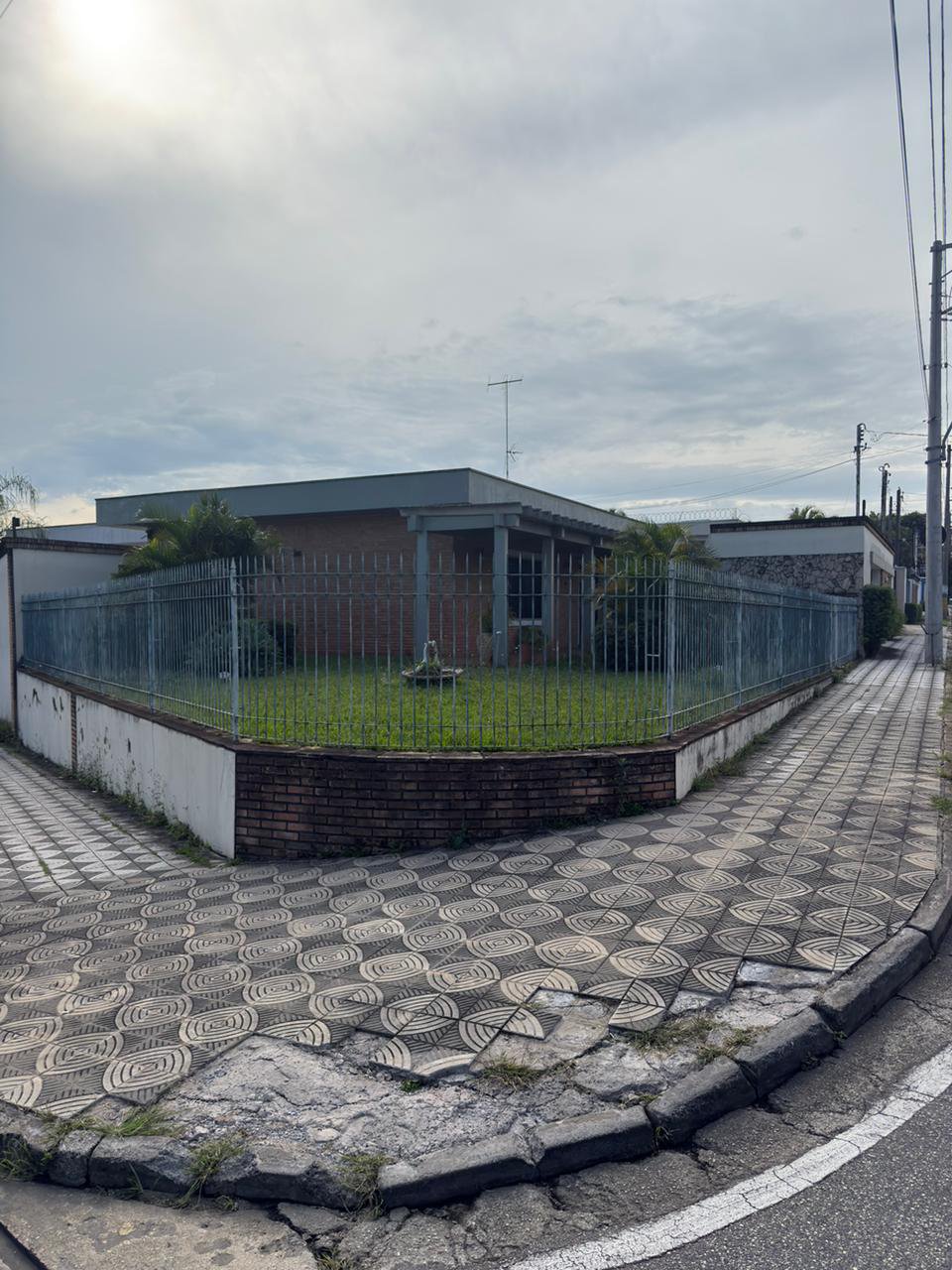 Salão comercial de esquina para locação no Jardim América