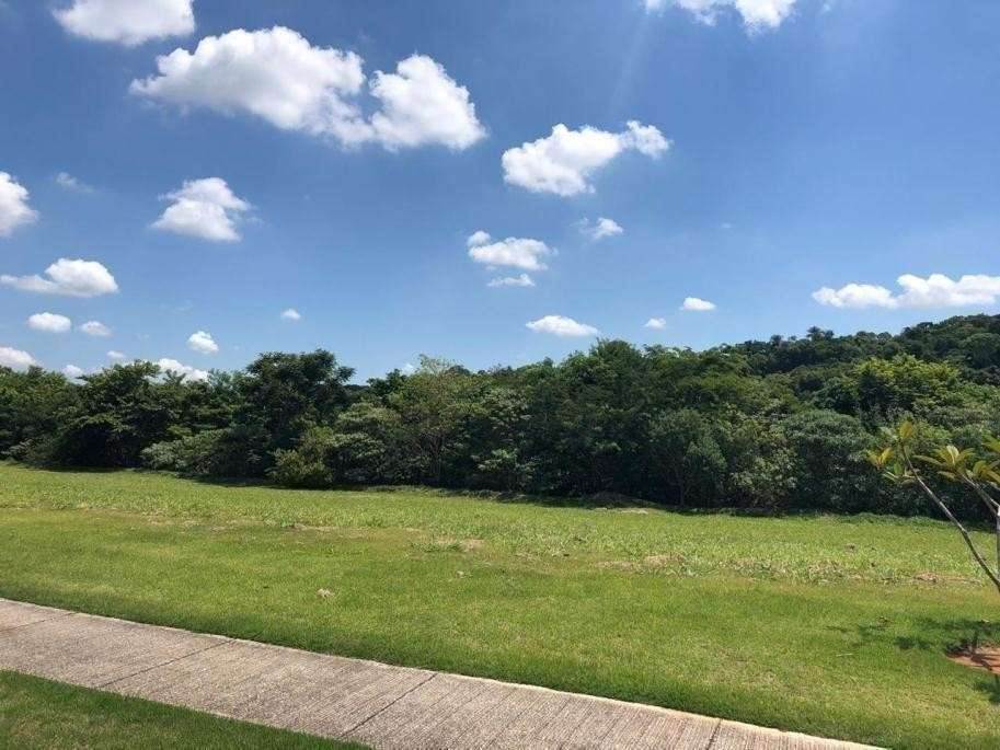 Terreno comercial de 463,26 m² em frente ao Alphaville 4