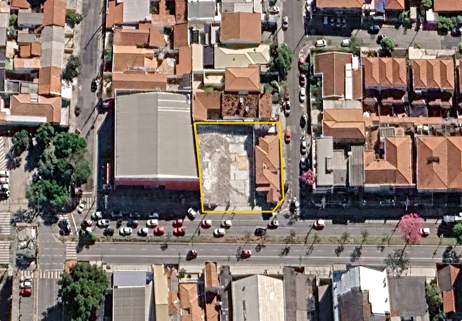 Área de 900 m² à venda na Avenida General Carneiro — Sorocaba